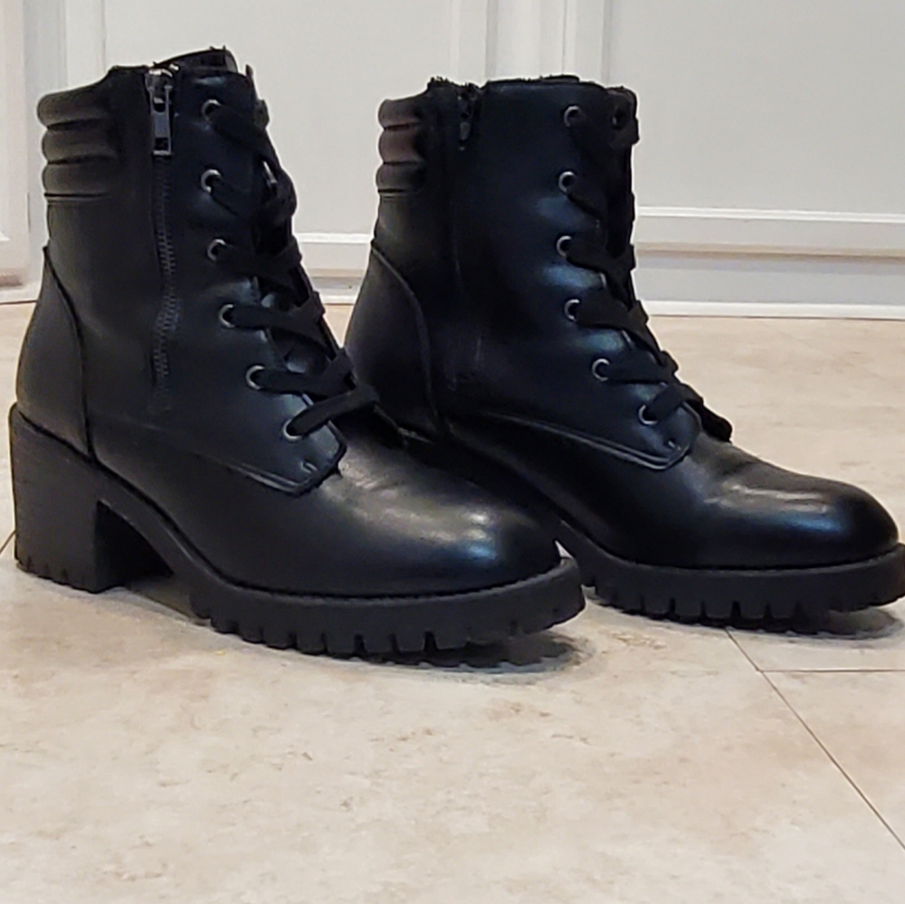 Woman boots size 9